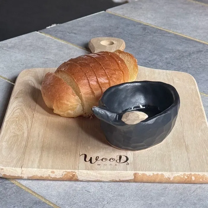 Bread served before the meal with the Pyeongdae Alhi sous-vide set