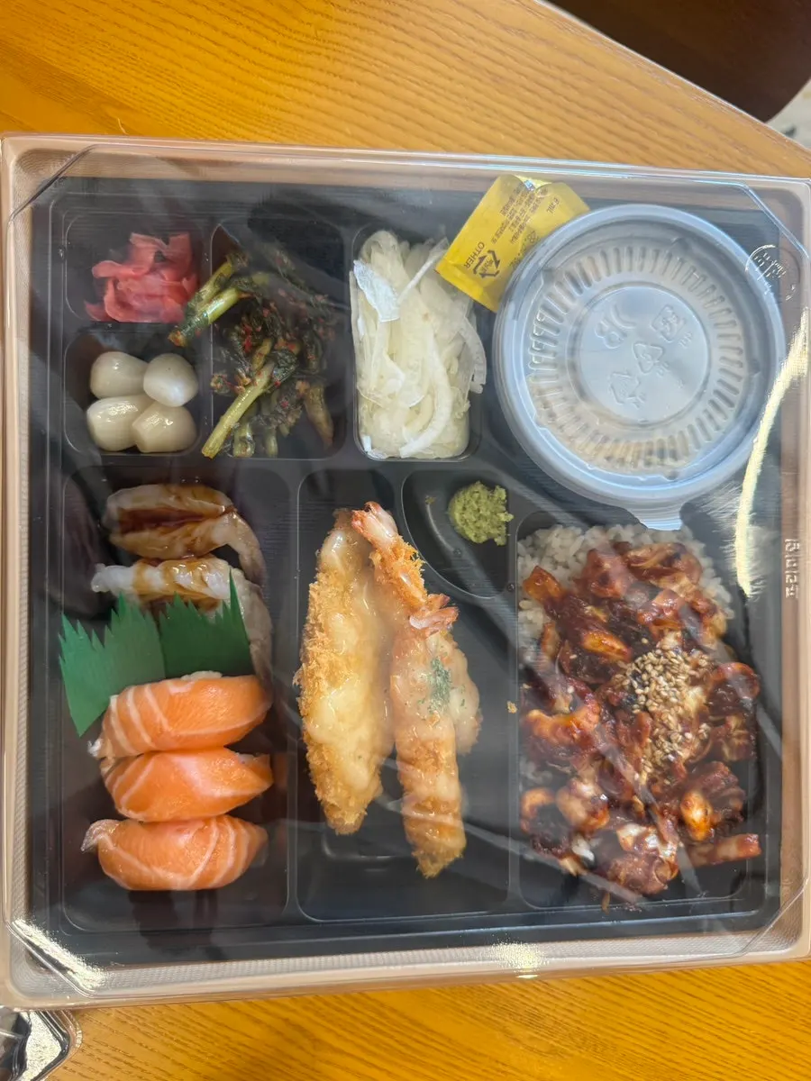 Packed raw shrimp sushi during a Jeju trip