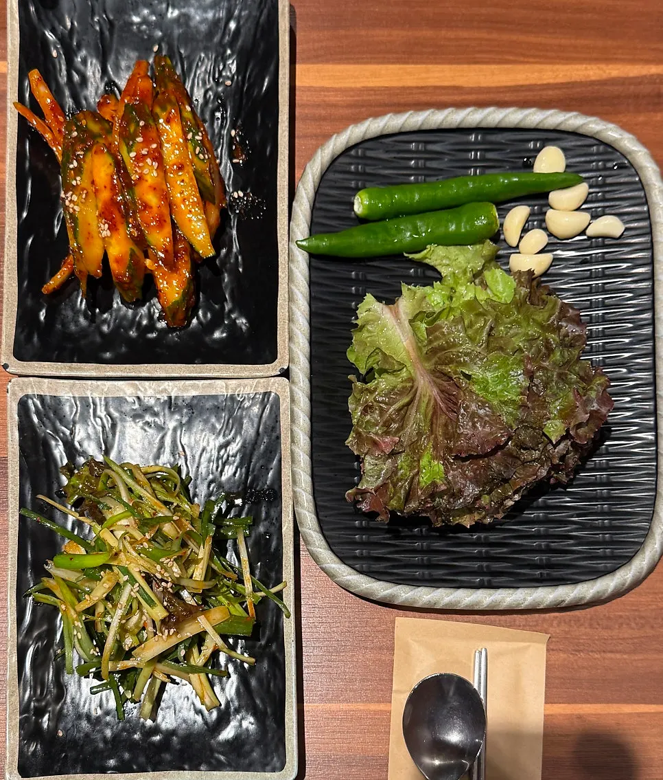 沾醬與生菜組合