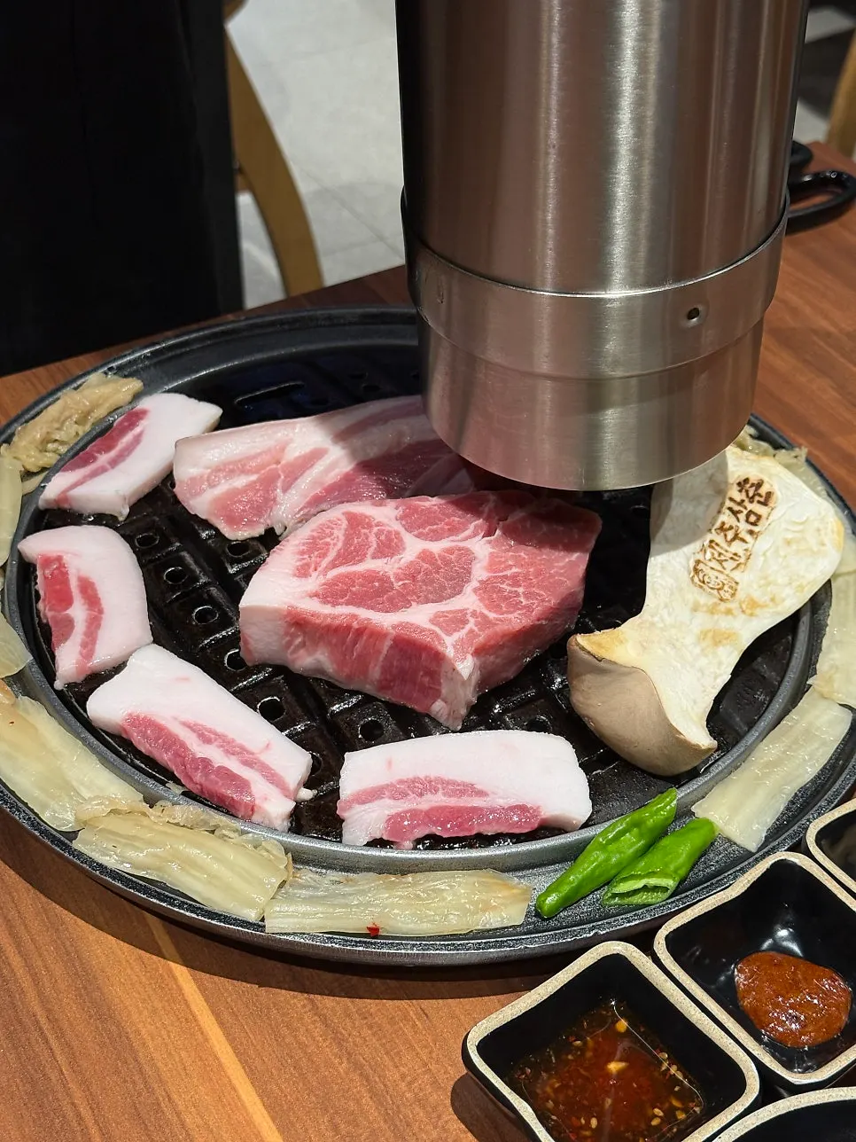 300小時熟成黑豬肉生肉盤