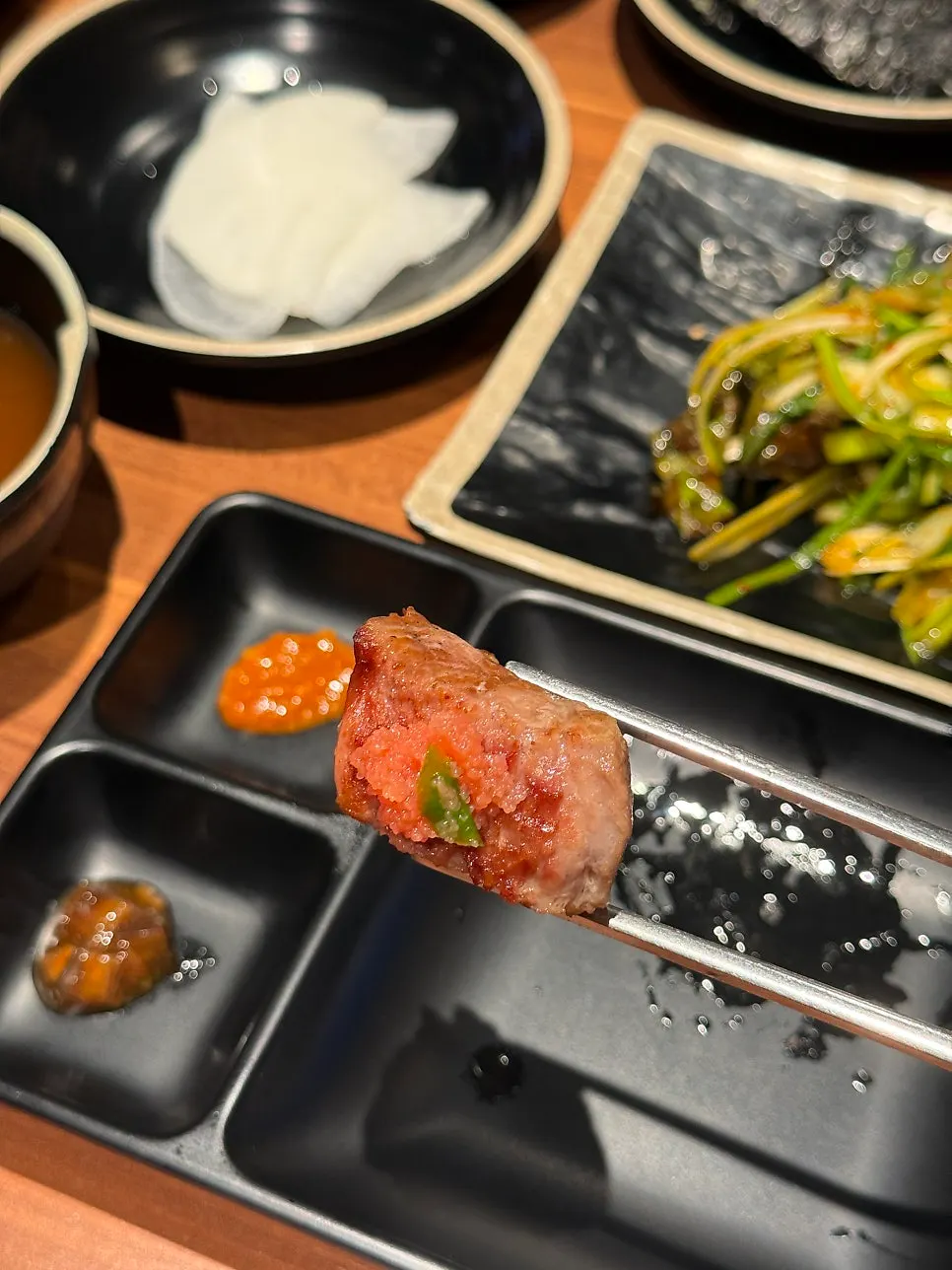 肉汁飽滿厚實的黑豬梅花肉