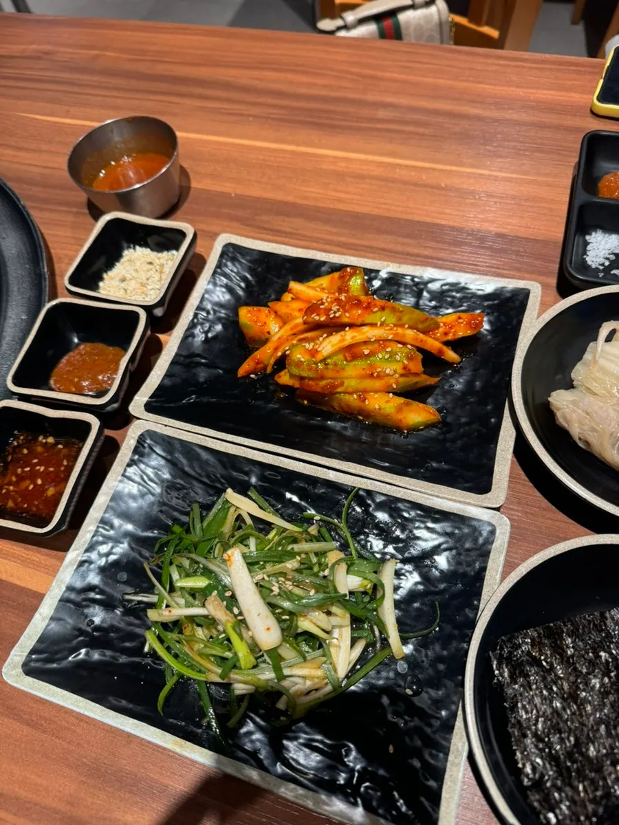 Cleanly plated side dishes