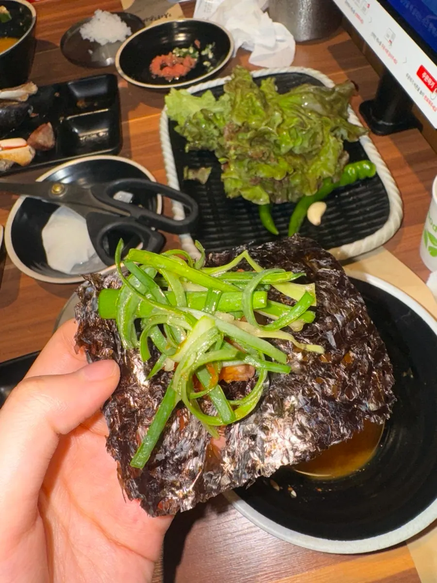 Grilled black pork wrapped in seaweed