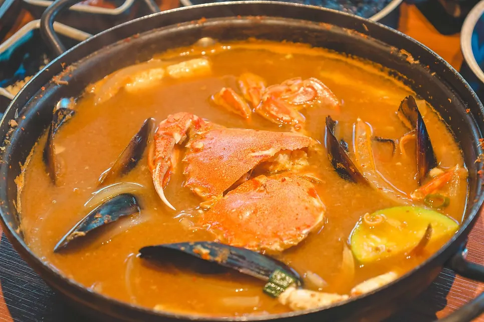 소금만 곁들인 흑돼지 구이 단면