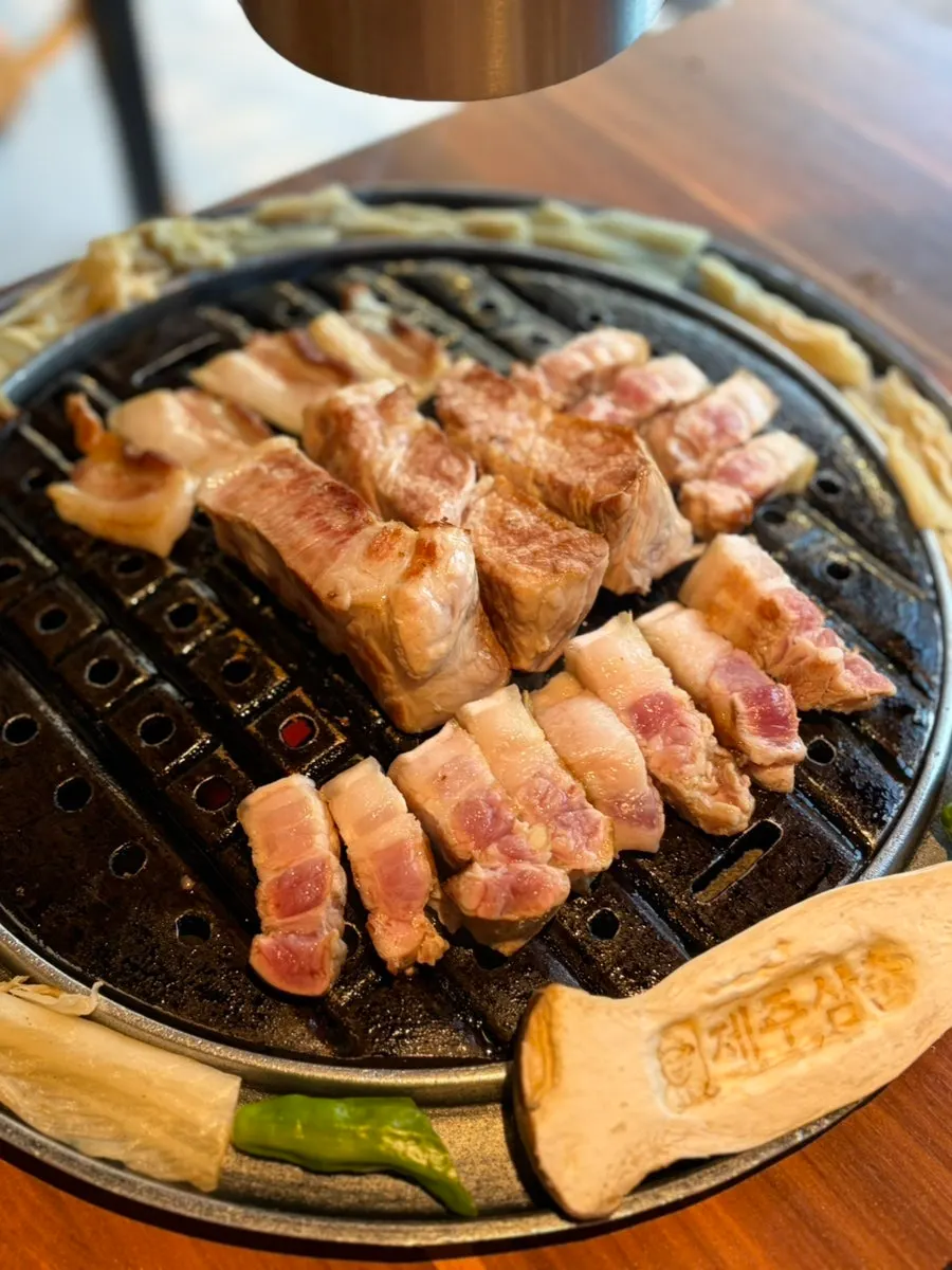 An expert grilling a thick muscle cut