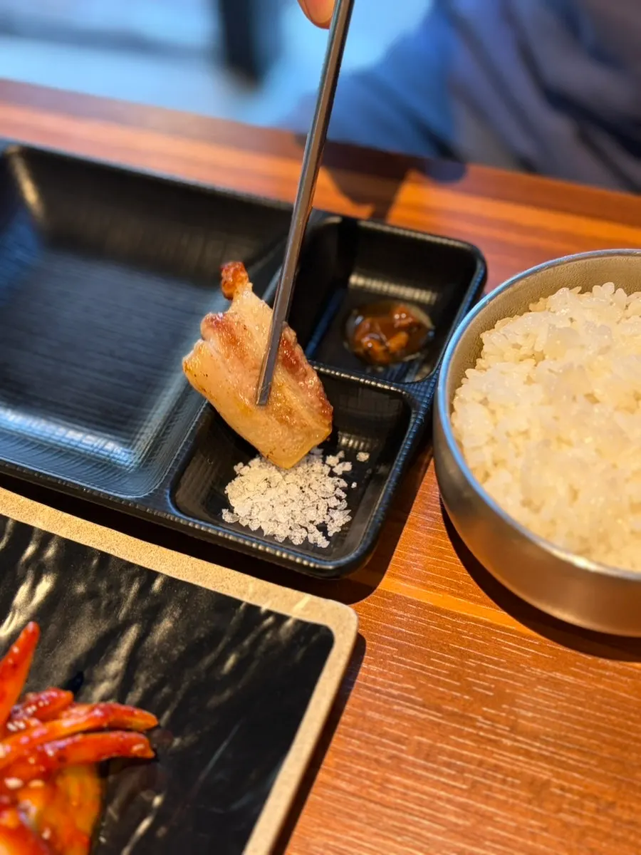 Black pork dipped in salt and shiitake sauce