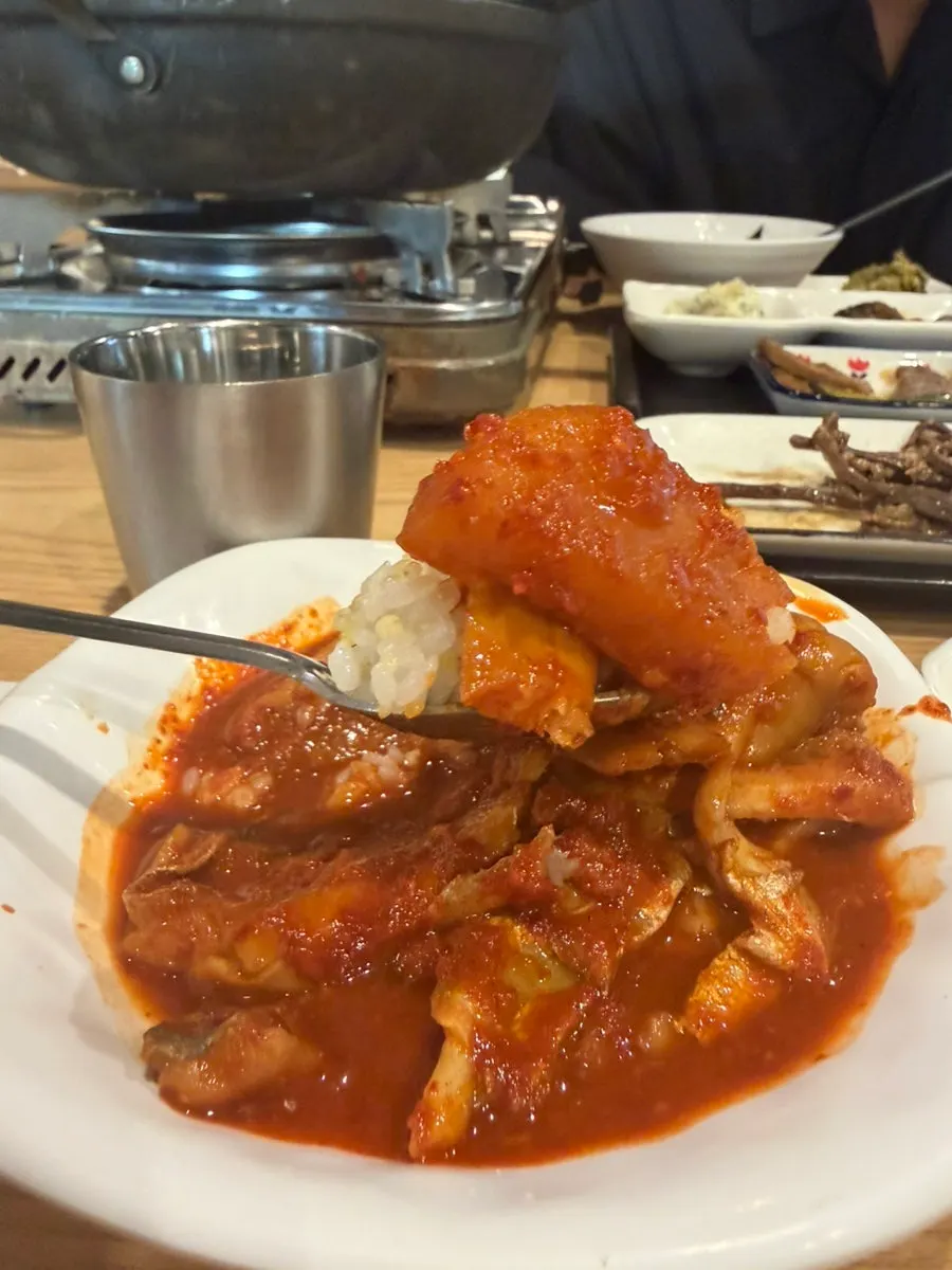 양념이 푹 배어든 큼직한 무