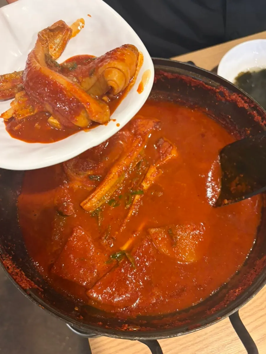 밥 위에 올린 순살 갈치살