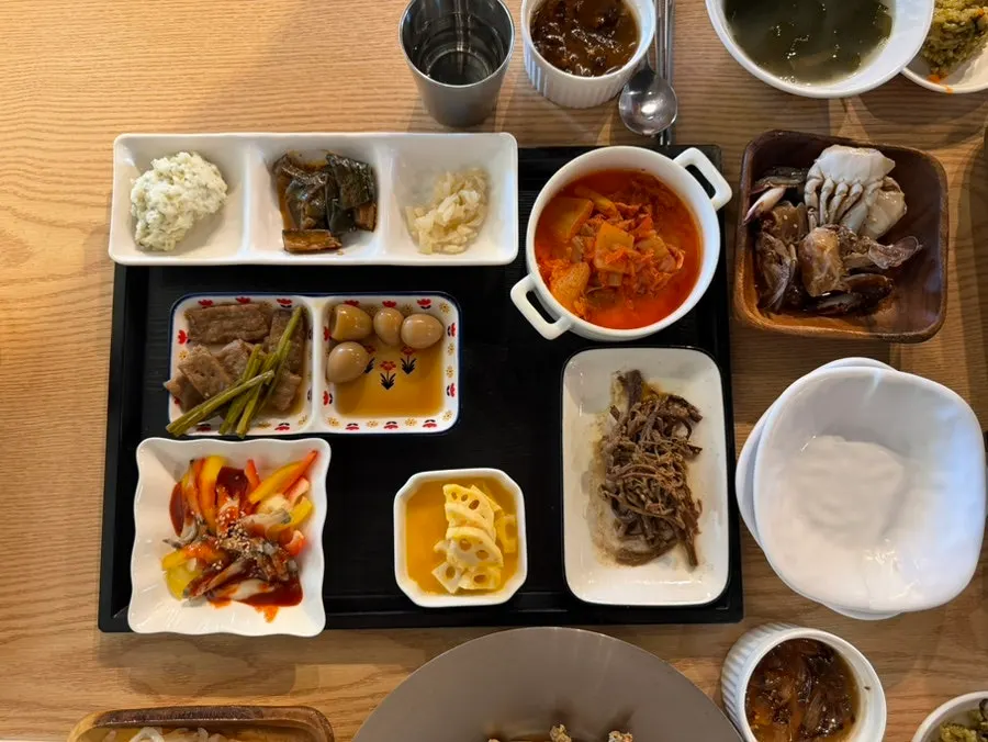 Table full of side dishes at Sikgwa Hamkke