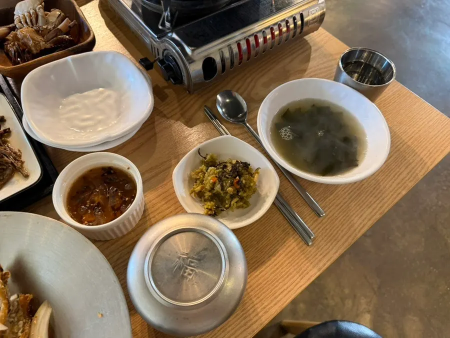 Lotus root braise and quail egg braise among the side dishes