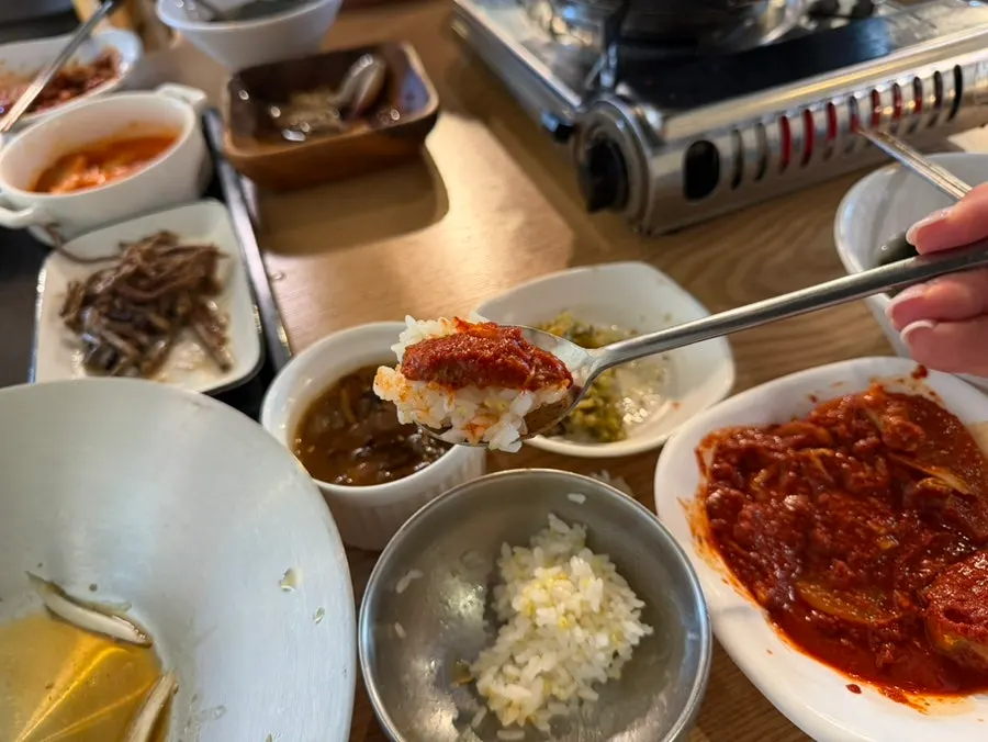 A piece of cutlassfish meat coated in spicy-sweet sauce