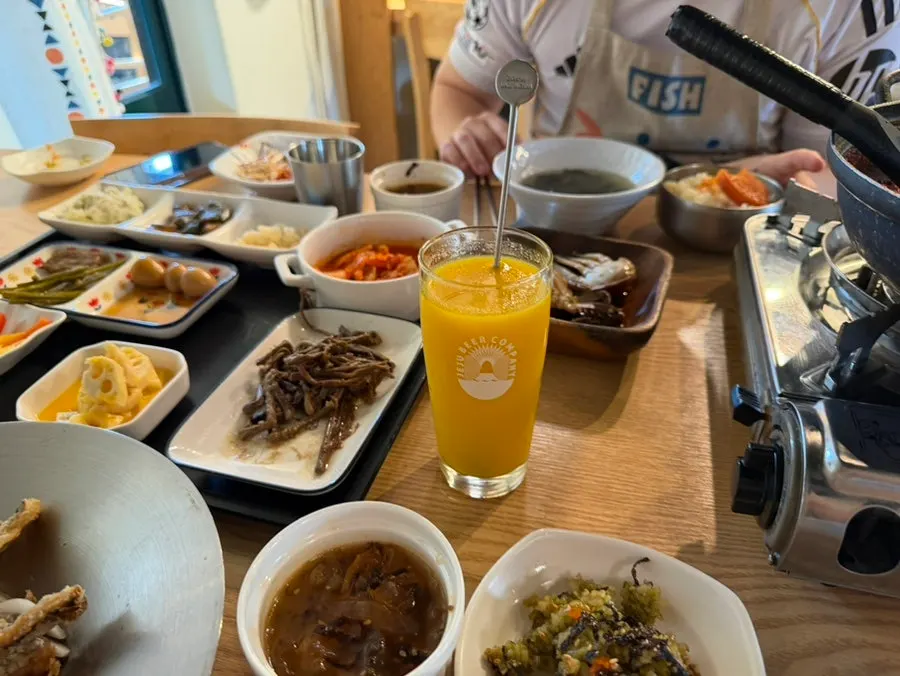 Table setting after finishing the boneless cutlassfish stew meal