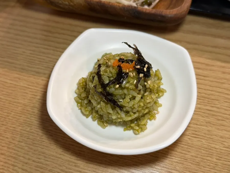 Abalone-turban shell-roe rice served together with fried cutlassfish