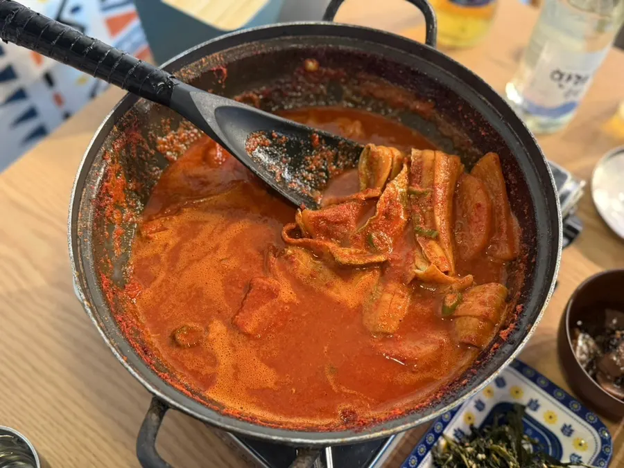 Cutlassfish stew spread enjoyed as a family trip meal at Sikgwa Hamkke