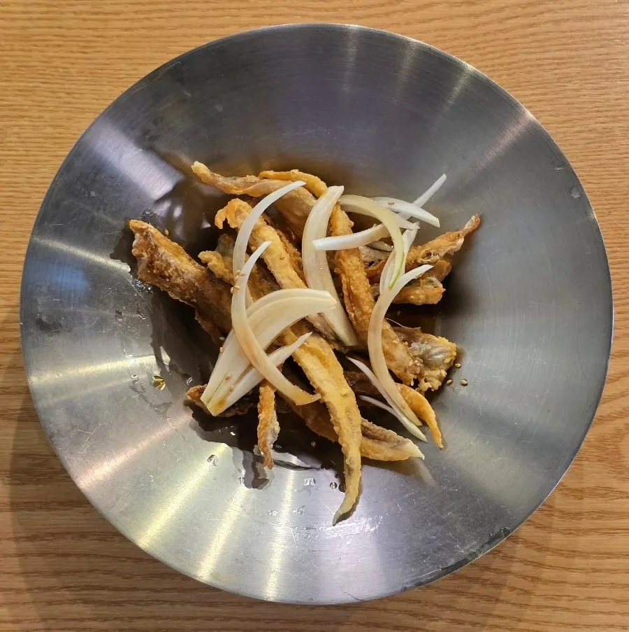 Fried cutlassfish, the first complimentary side dish served