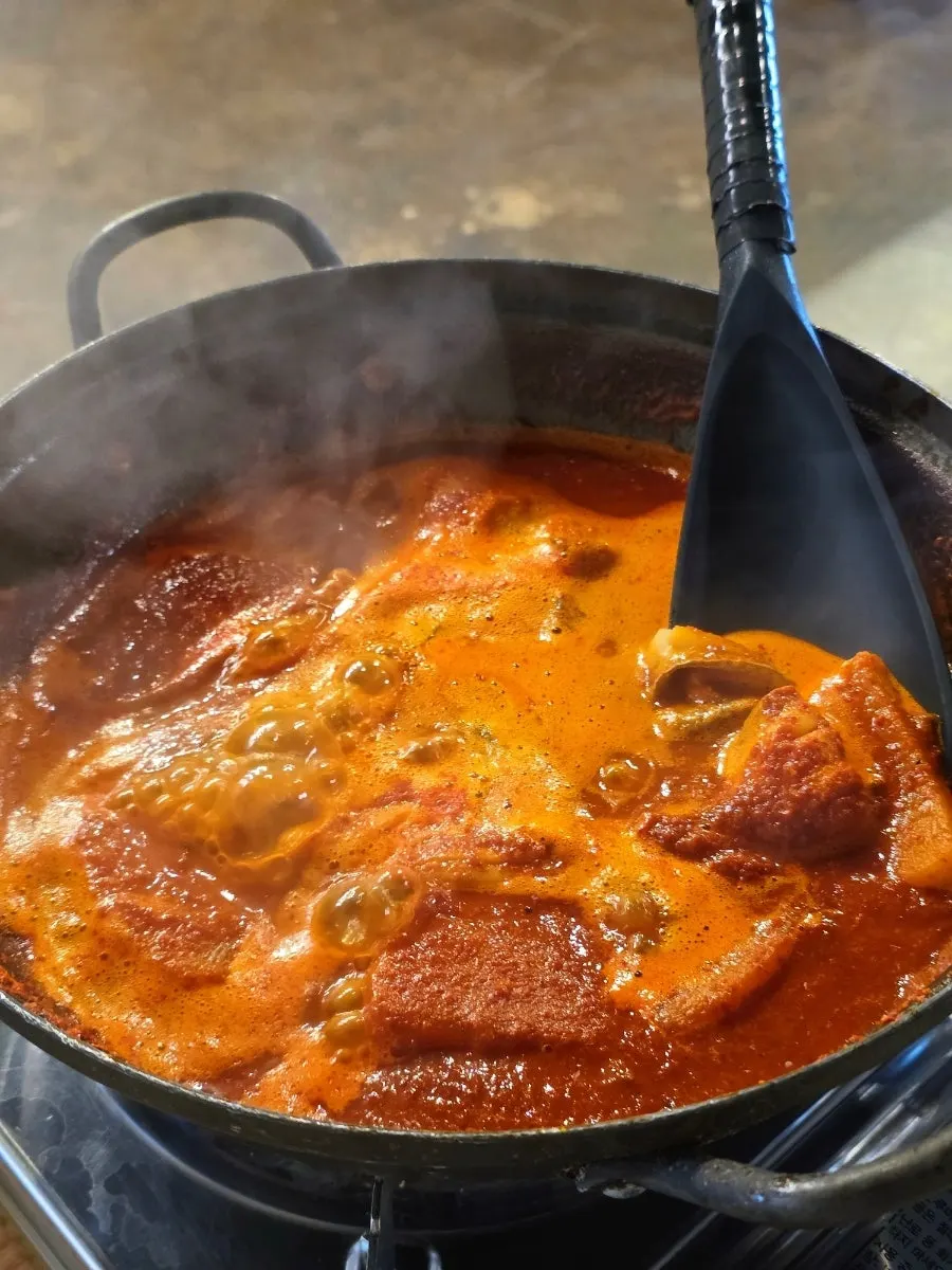 Boneless braised cutlassfish bubbling away