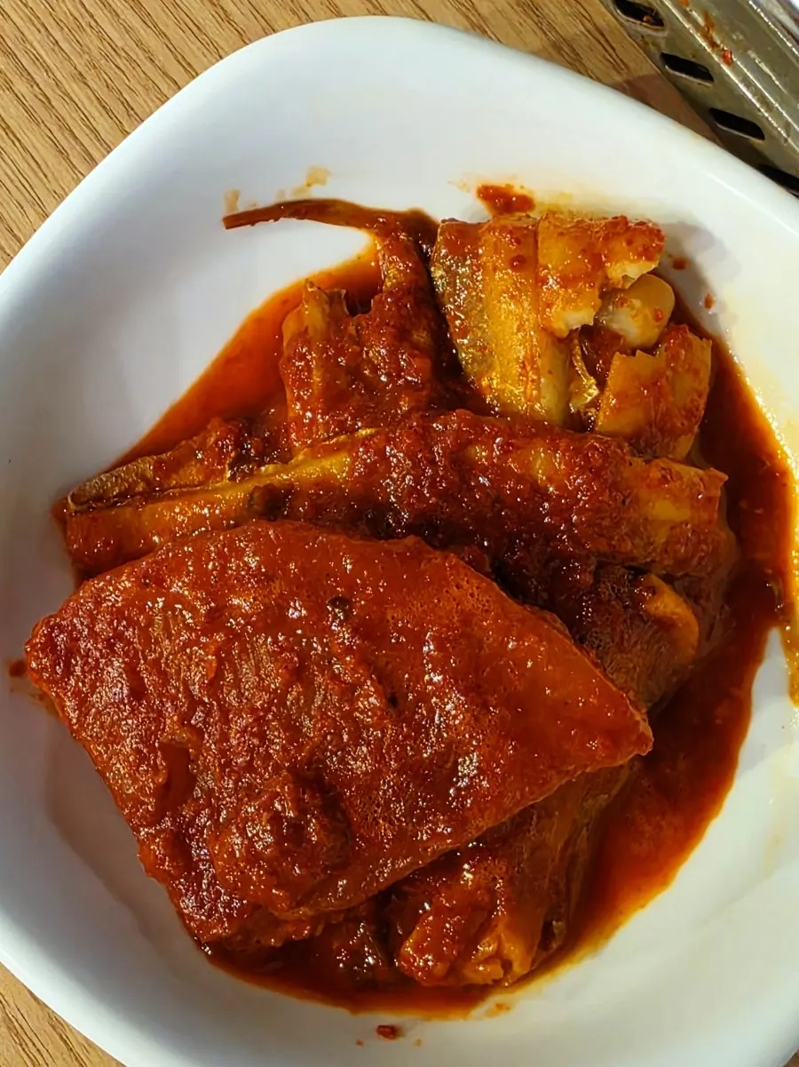 Radish soaked in sauce from the braised cutlassfish