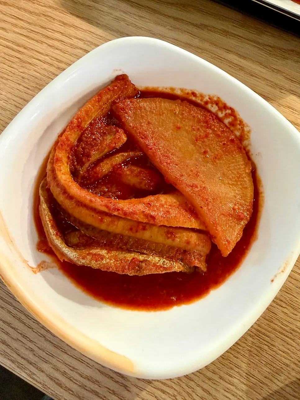 양념이 잘 밴 조림 무와 갈치살