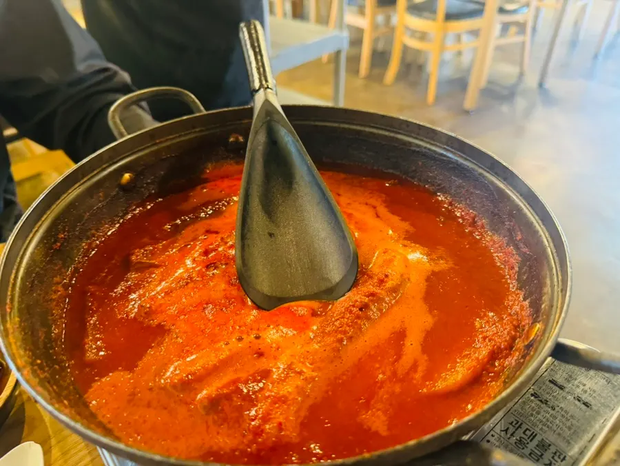냄비에 자작하게 나온 식과함께 갈치조림