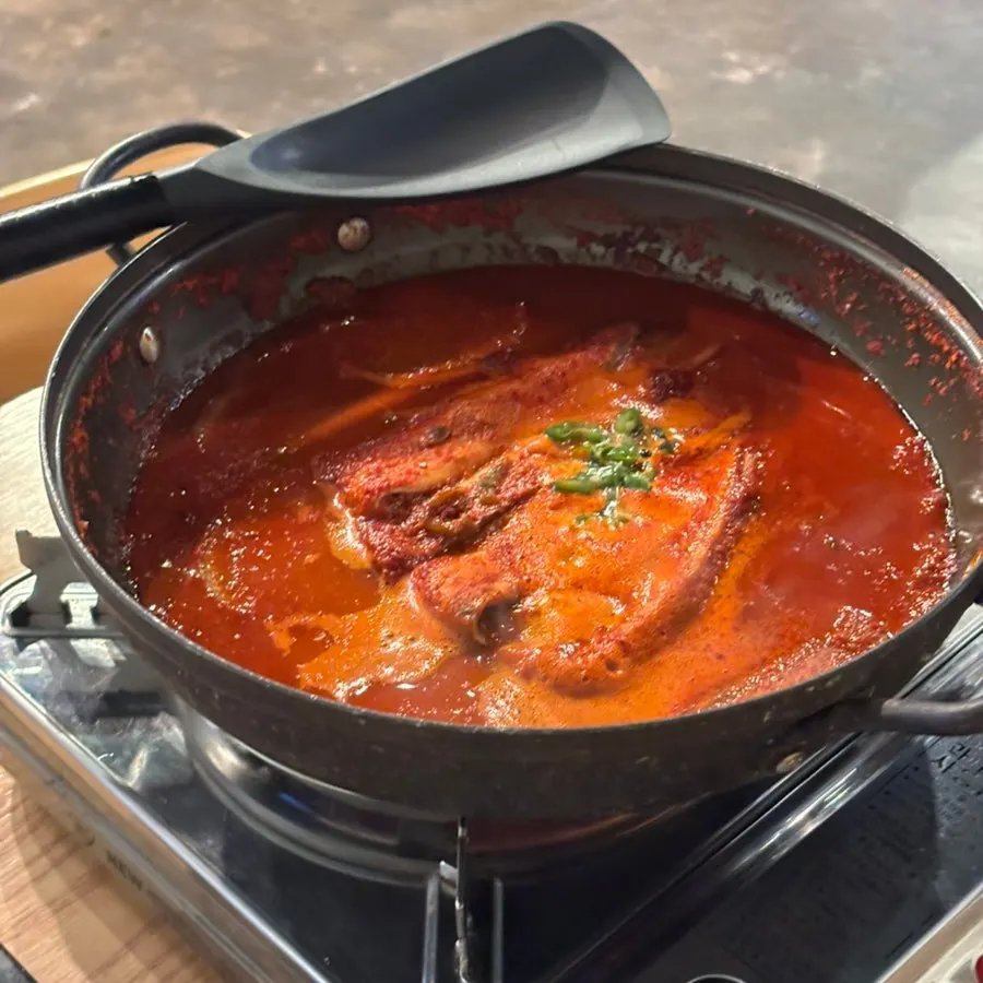 상에 올라온 순살갈치조림 2인상