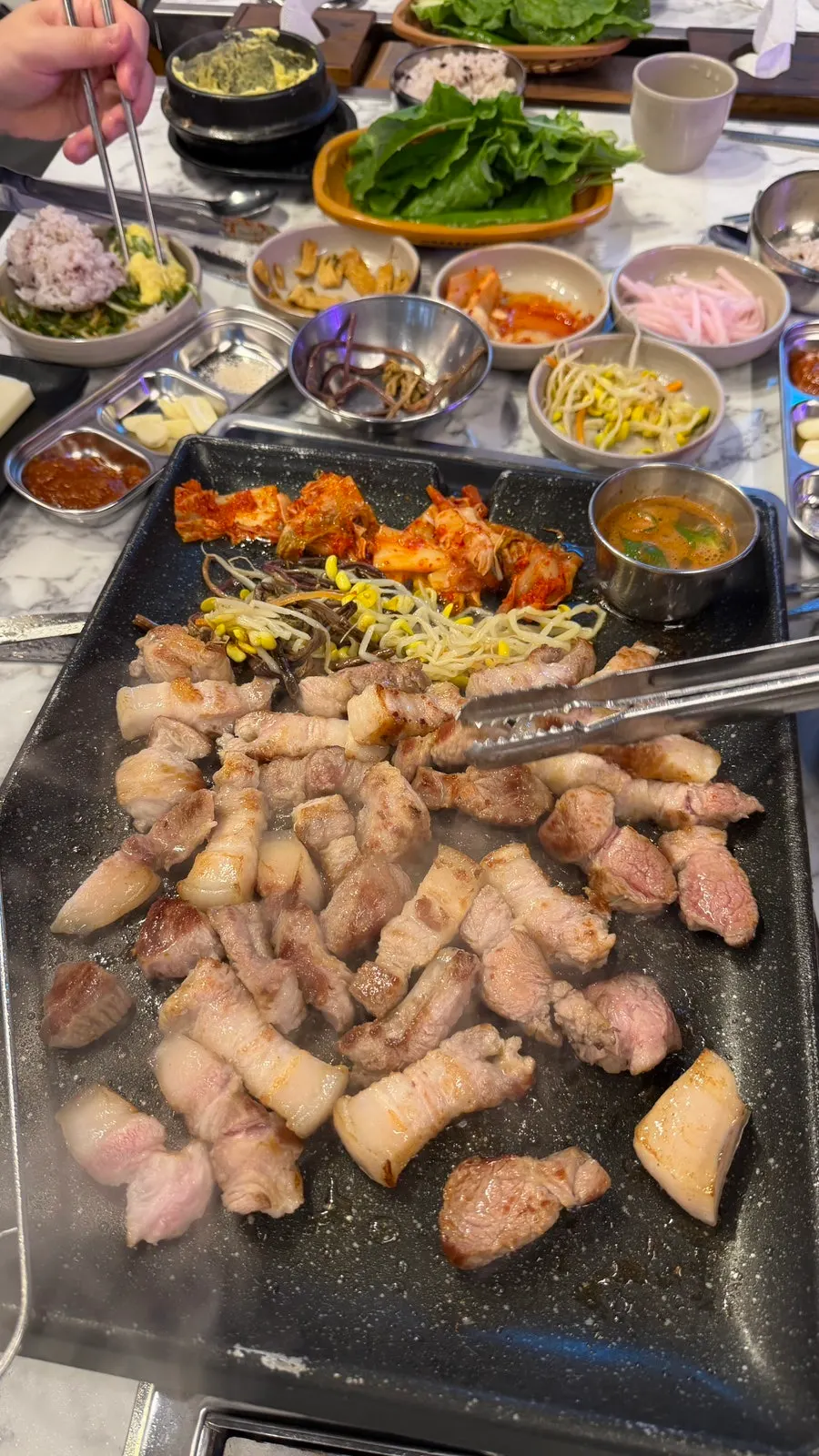 Gambar utama restoran babi hitam Don Gueo di Sehwa, Jeju