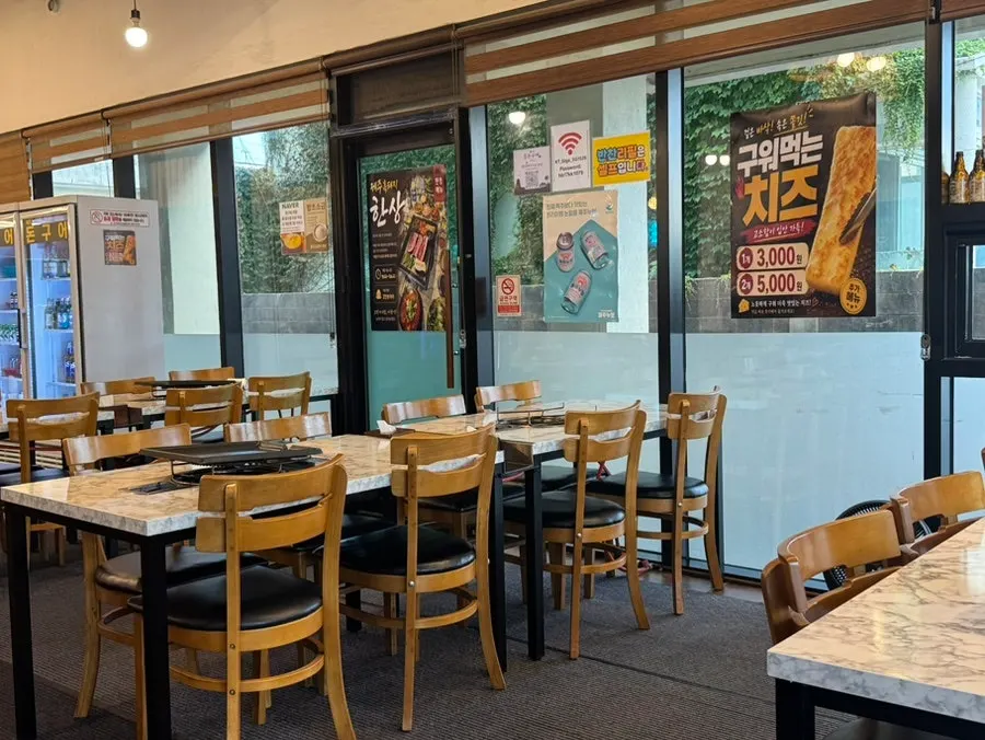 Interior and signage inside Don Gueo
