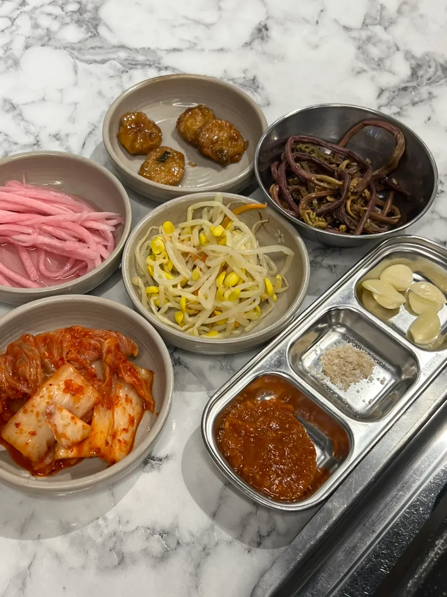 Table spread of side dishes at Don Gueo