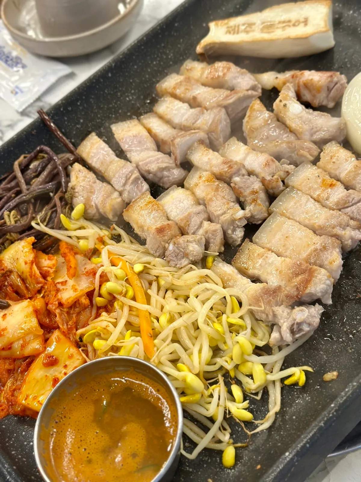제주 세화 흑돼지 맛집 돈구어 대표 사진