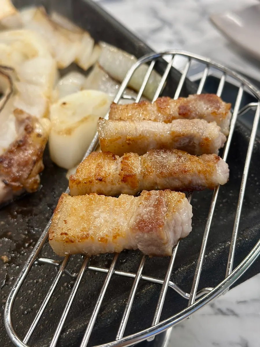 살과 비계 비율이 좋은 흑오겹살