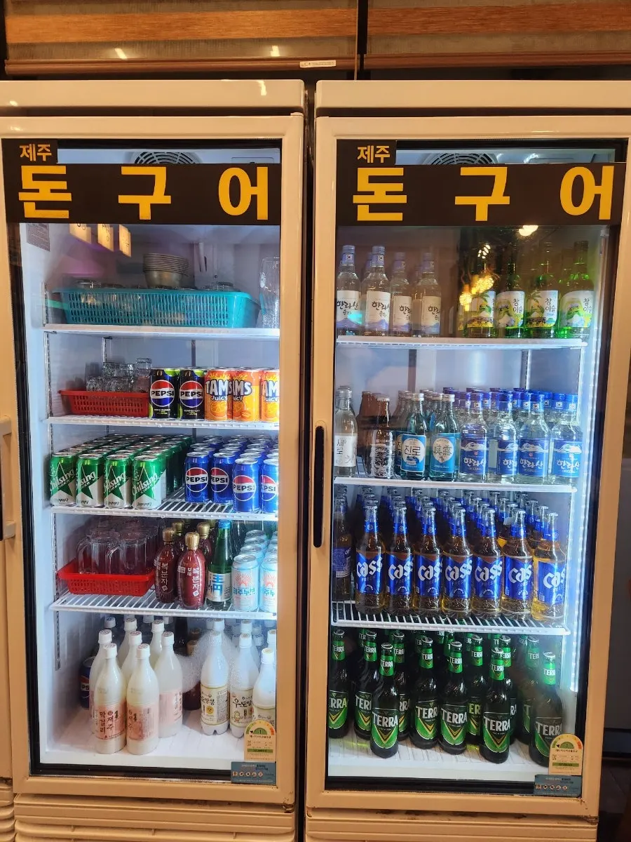 Side dish containers at Don Gueo's self-serve bar
