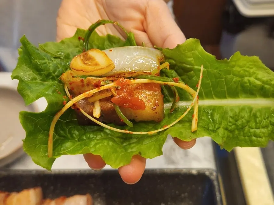 Table with hamcho salt and wrap vegetables