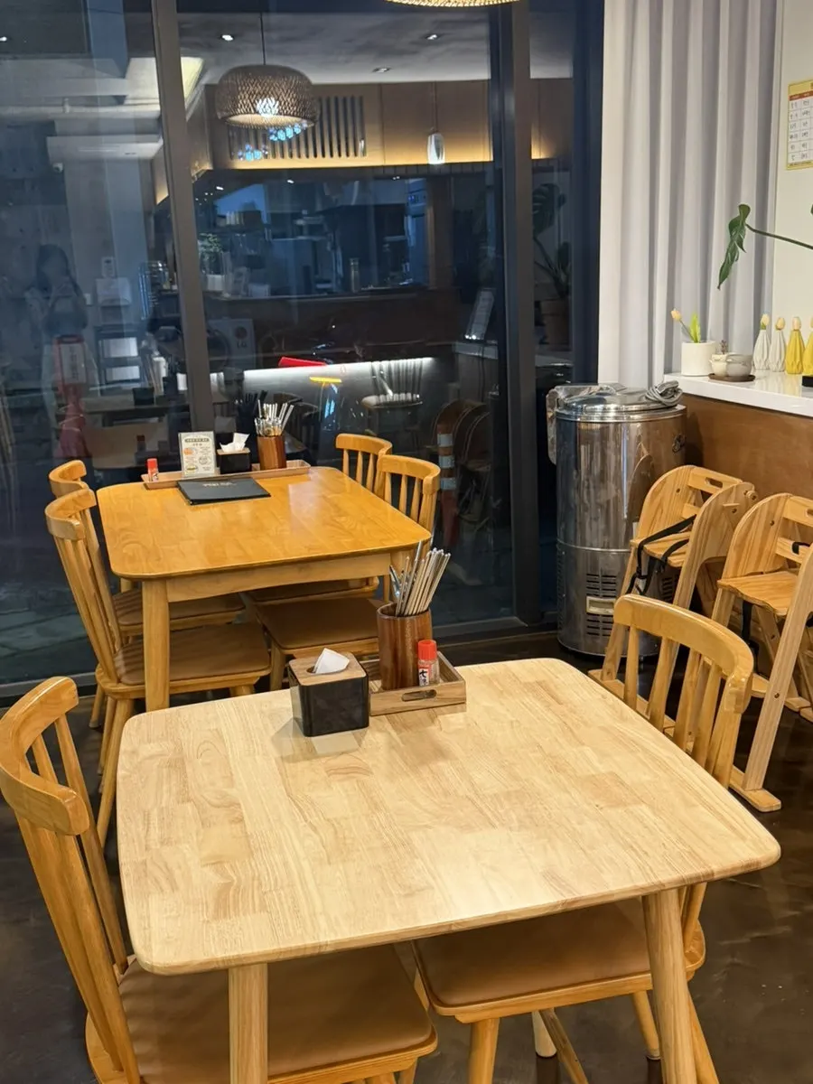 Menu information for salmon sashimi and sushi