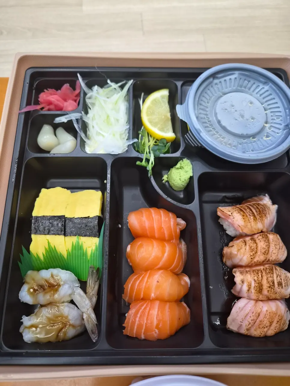 Side dishes served alongside the sushi