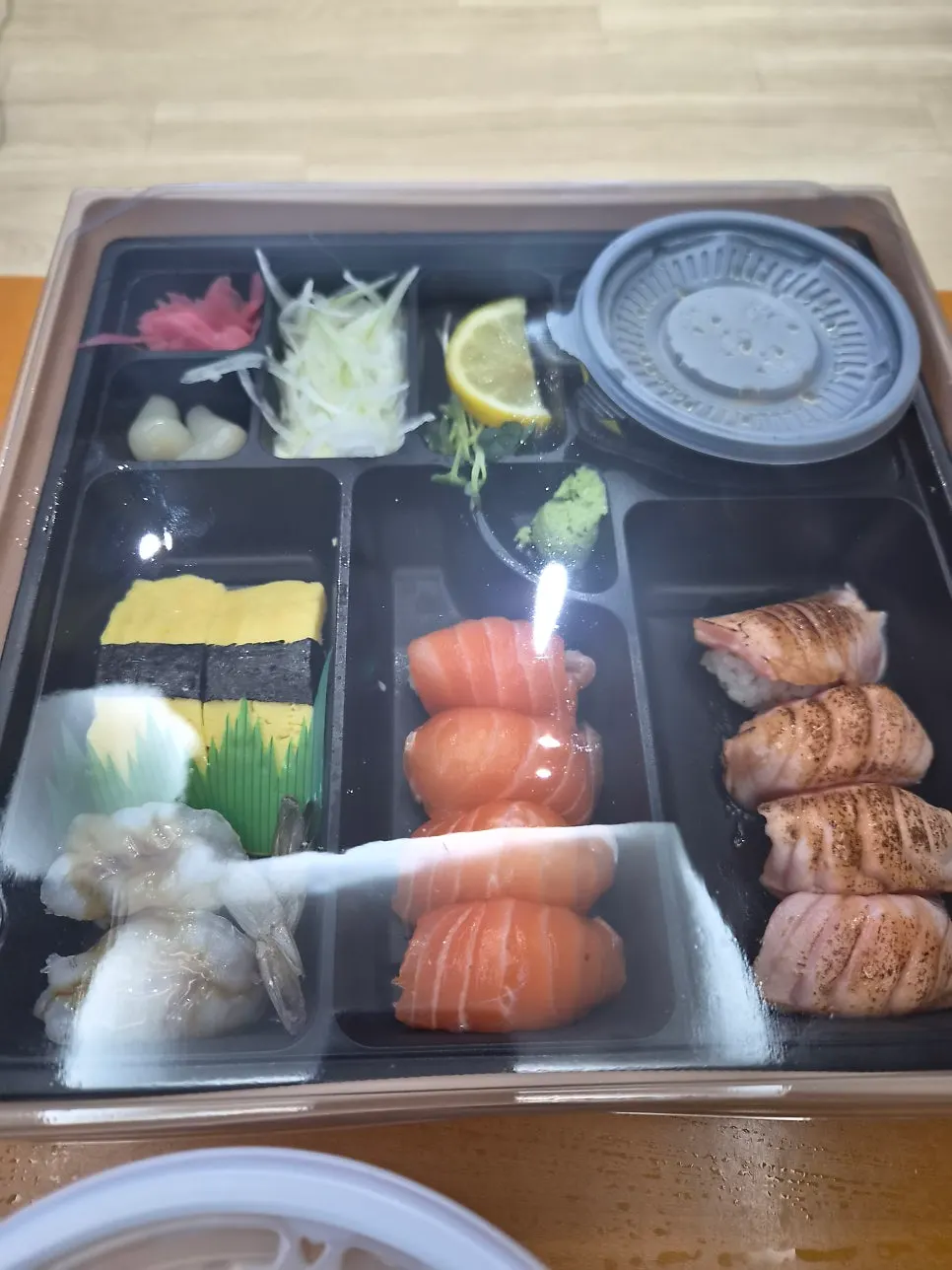 Side dishes accompanying the sushi bento