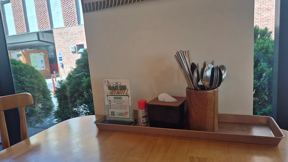 Clean, tidy interior of Jejju Donghong Branch