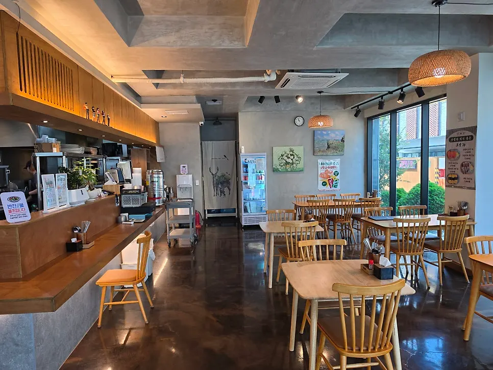 Clean interior of Jejju Donghong Branch