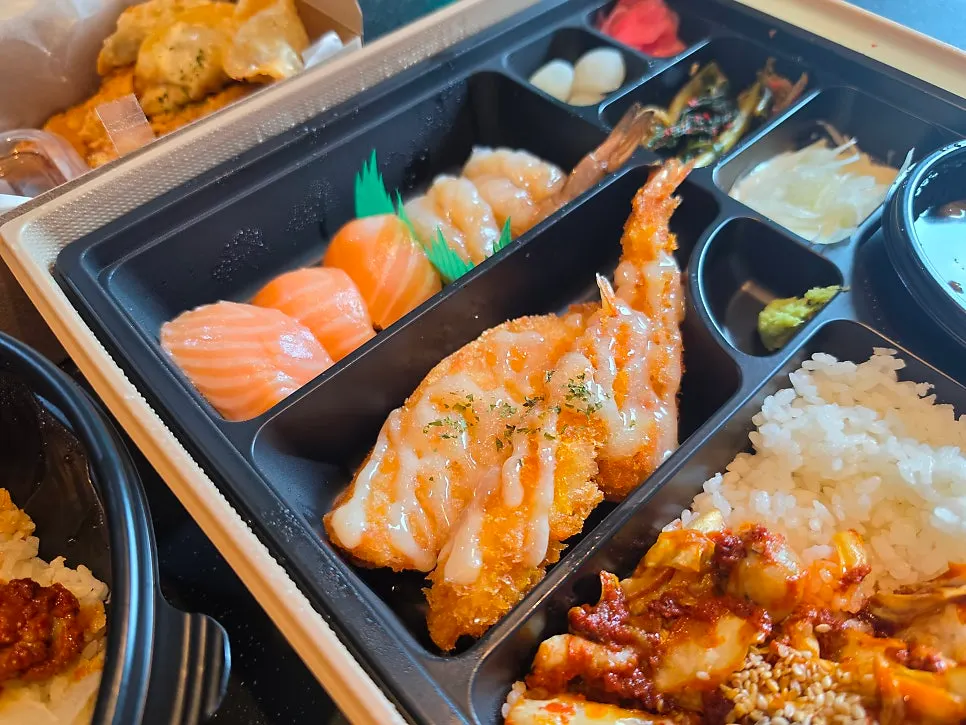 Jejju lunchbox with salmon sushi and shrimp sushi