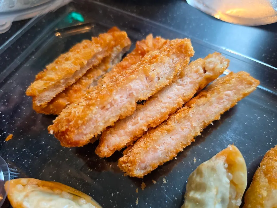 Kids' pork cutlet packed pre-cut into small pieces