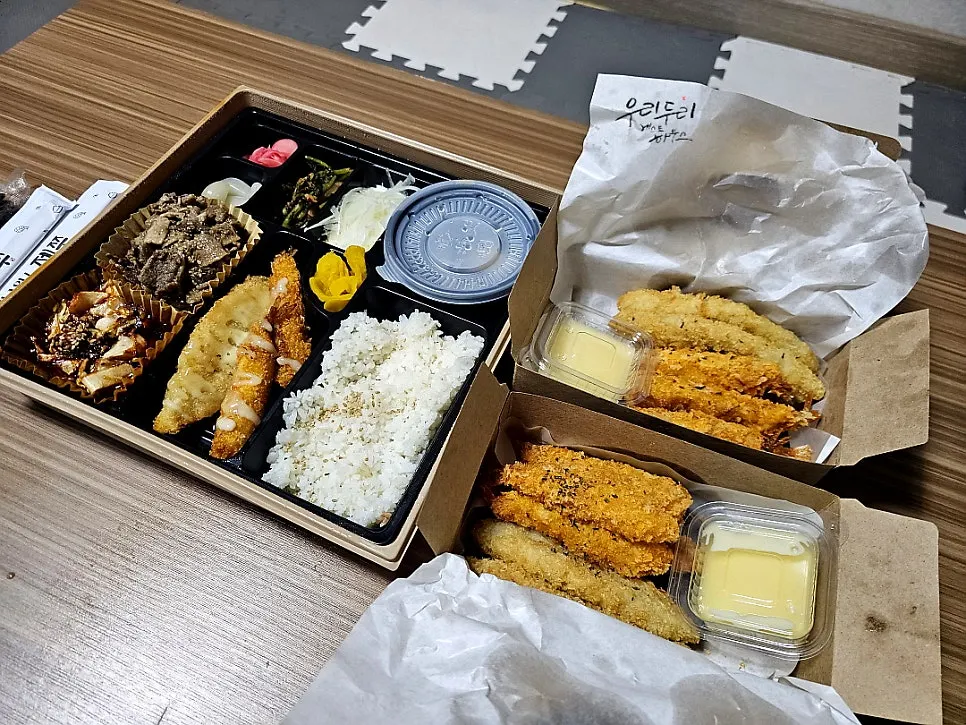 고급 상자에 담긴 포장 도시락