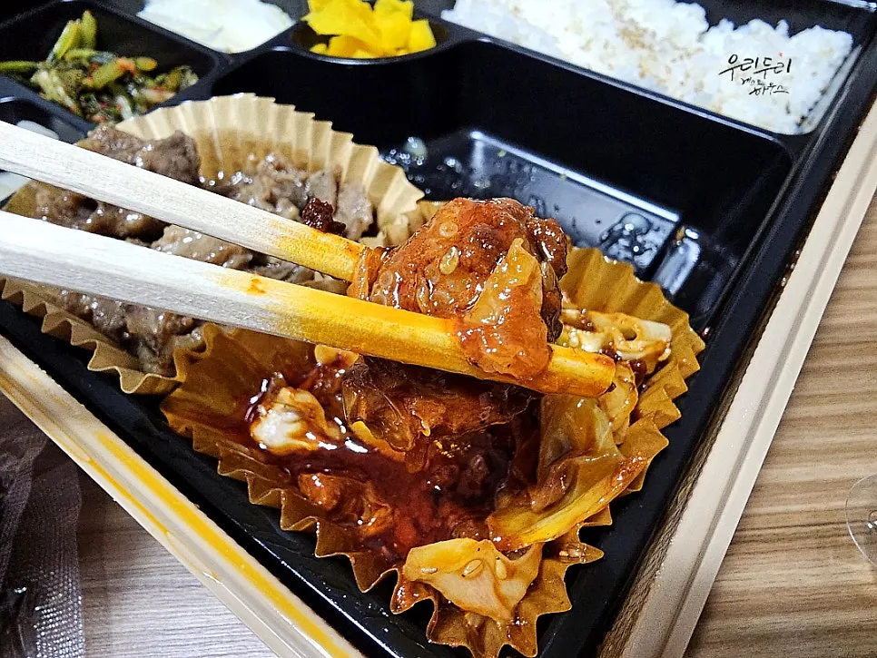 밥 위에 올린 열무김치