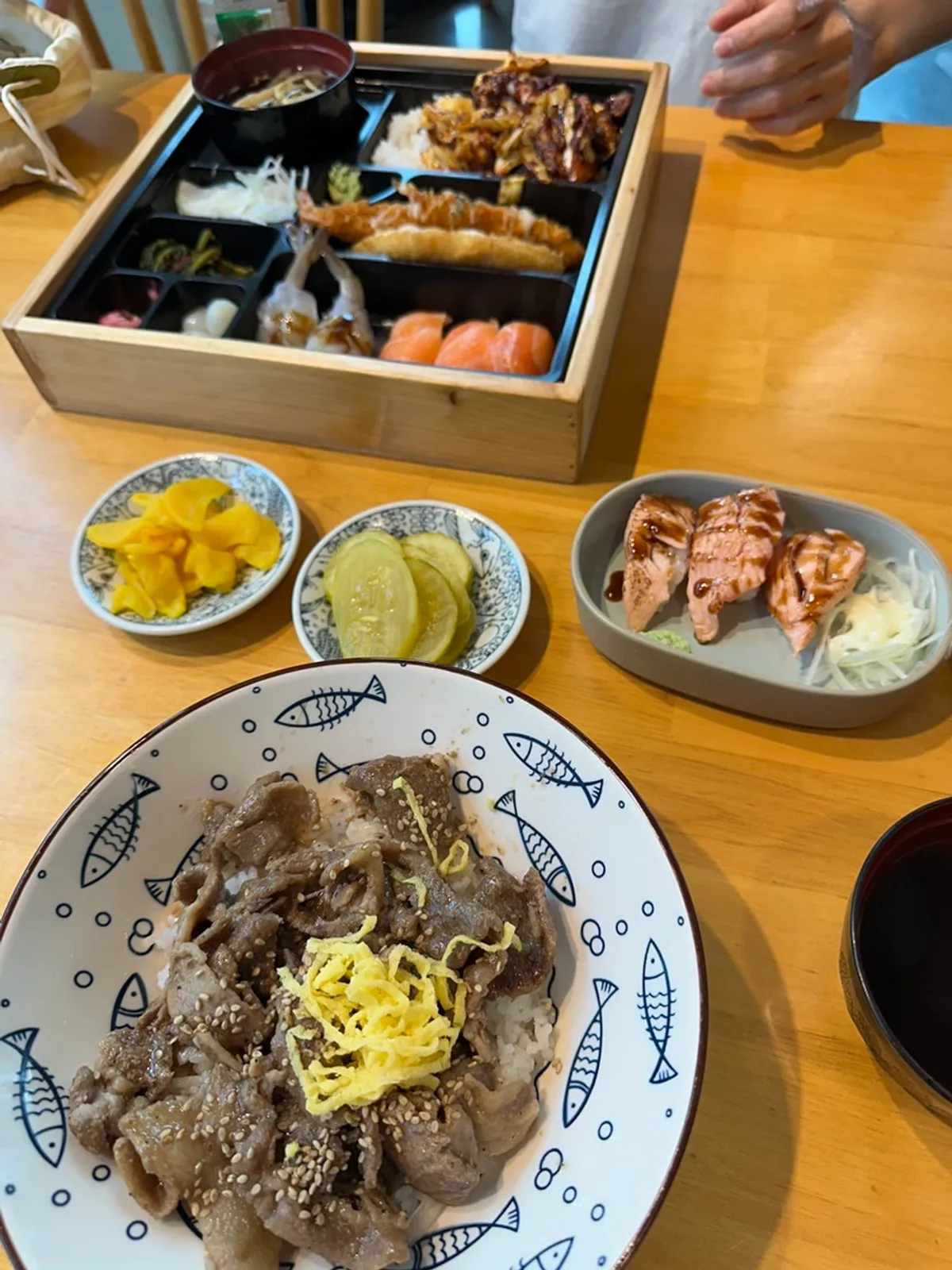Table set with the Jejju lunch box, rice bowl, and sushi