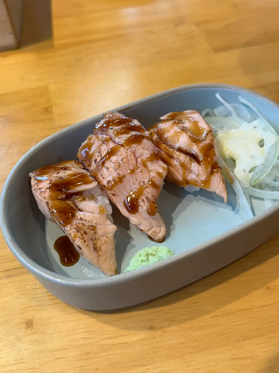 A plate of grilled salmon sushi 3P