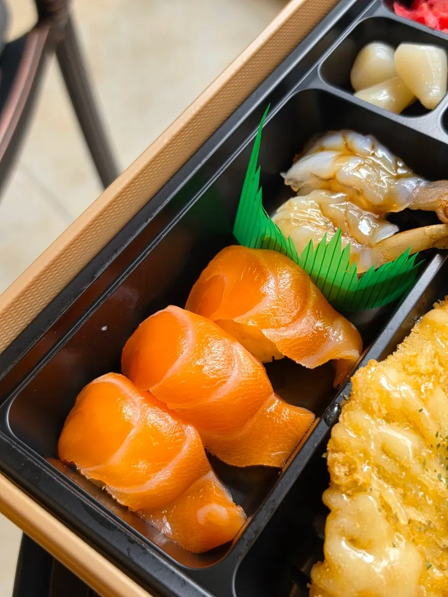 Raw salmon sushi and shrimp sushi in the Jejju box