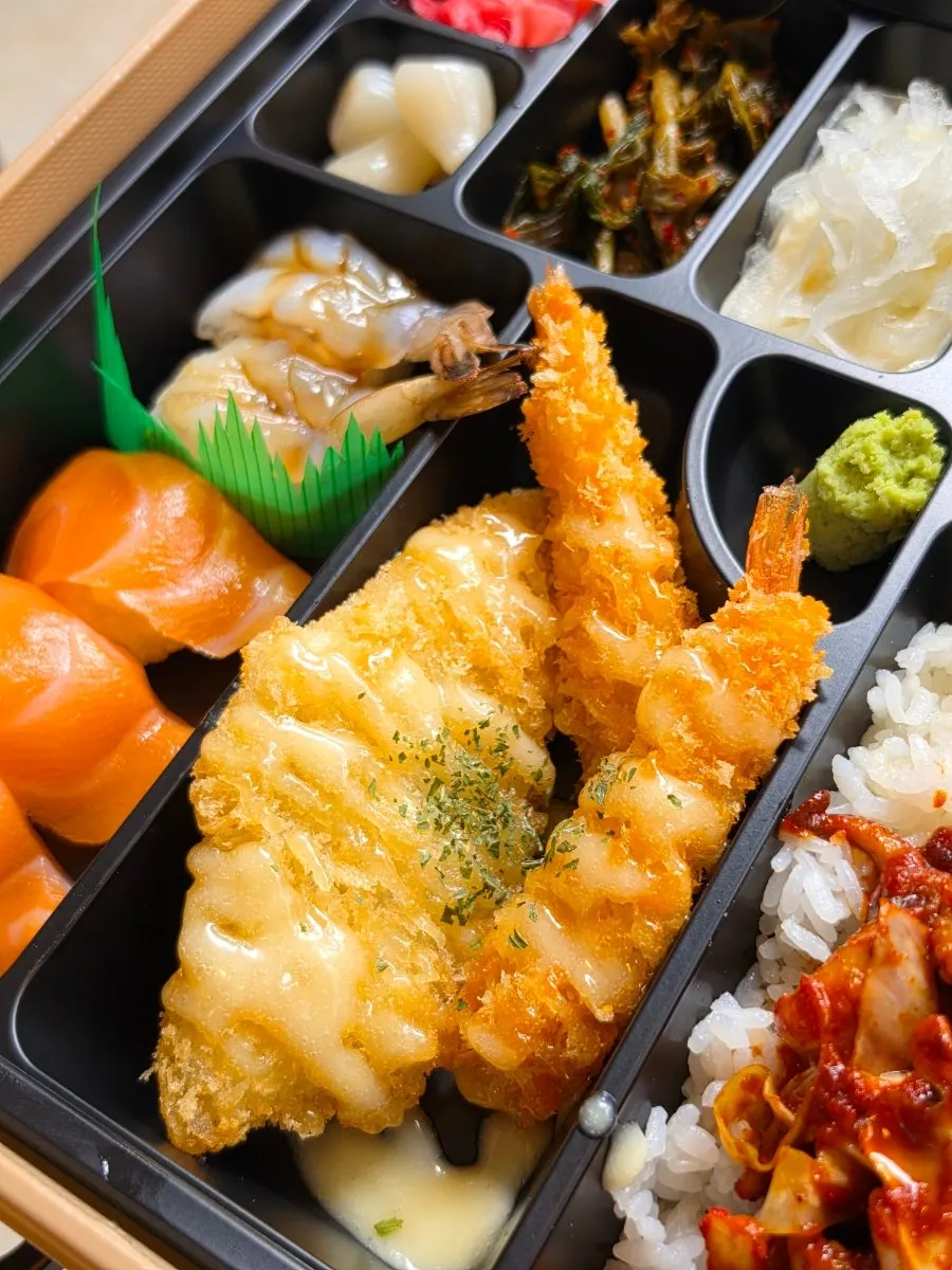 Crispy fried shrimp and fried fish