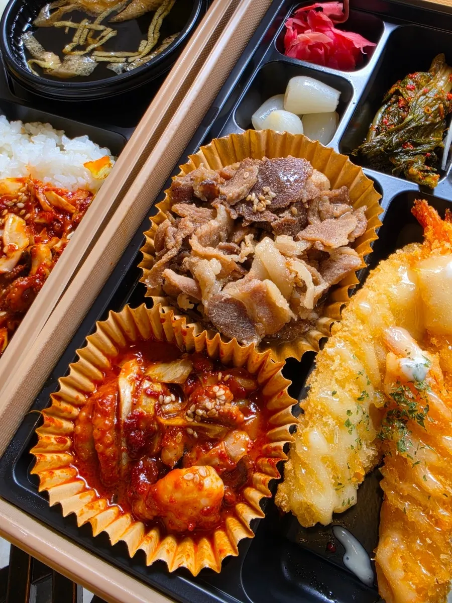 Bulgogi and fried food in the Jungmun box