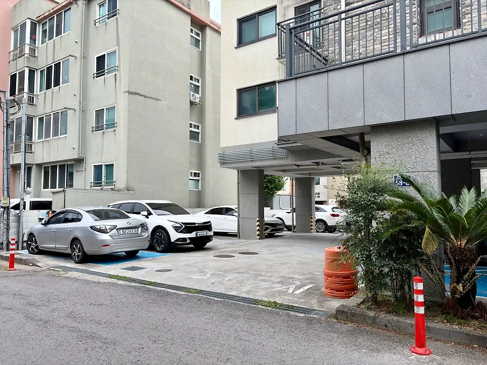 Parking lot behind Jejju Donghong Branch