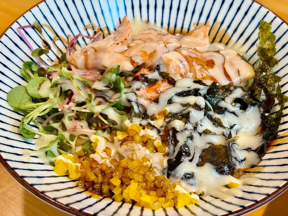 Grilled salmon topped with cream mayo sauce