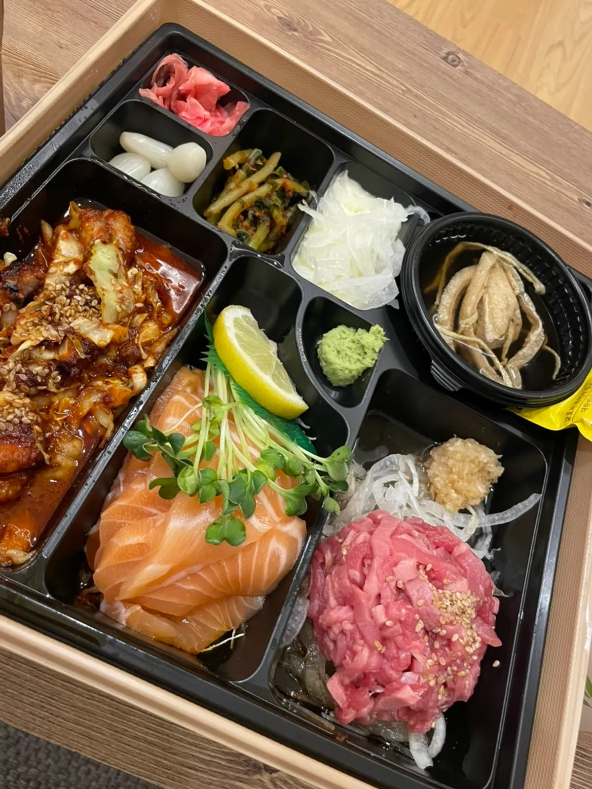Anju sam-chongsa with salmon, yukhoe, and octopus