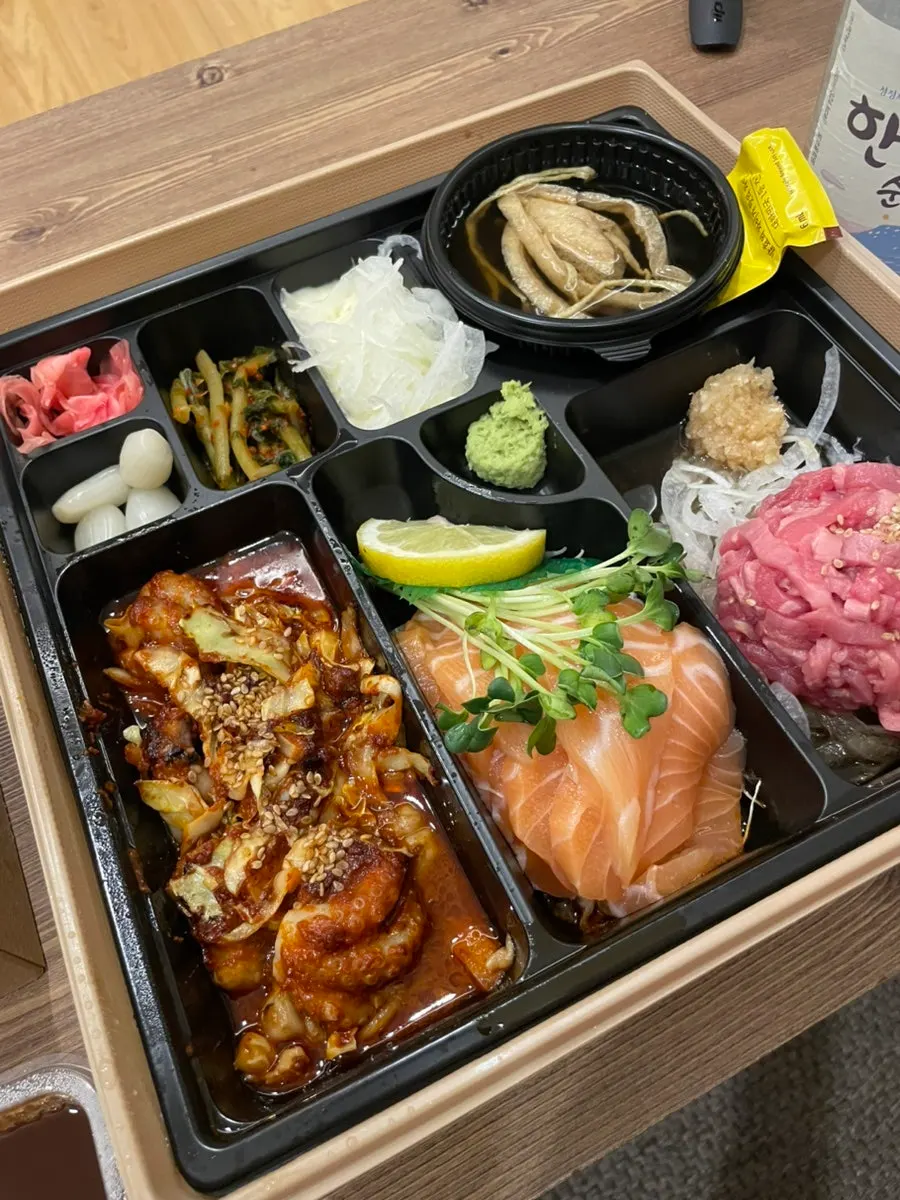 Salmon side dish served with tartar sauce
