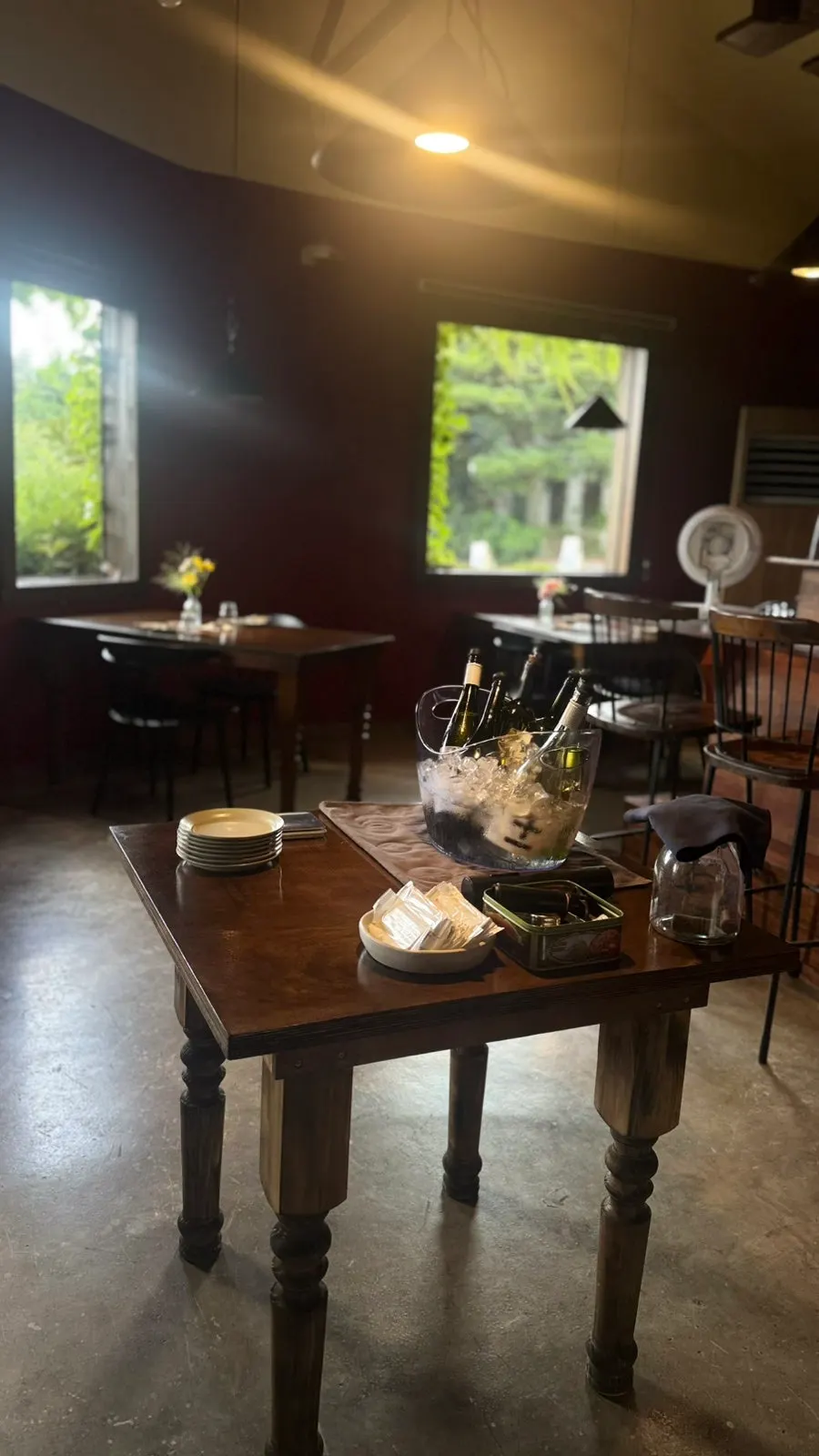 Interior of Nansan-ri Restaurant with dark wood-toned tables